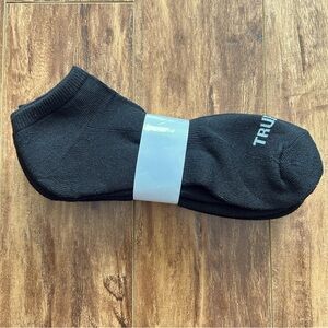 NWOT 4 pairs True Religion men's ankle socks pack set black light grey gray